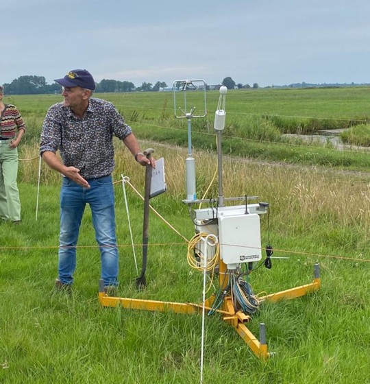 Foto van Eddy covariance meetapparatuur (ook wel 'snuffelpaal' genoemd)