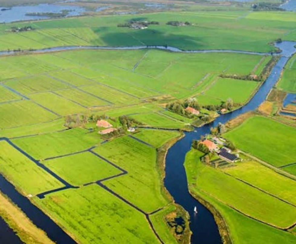 Luchtfoto van veenweidenlandschap